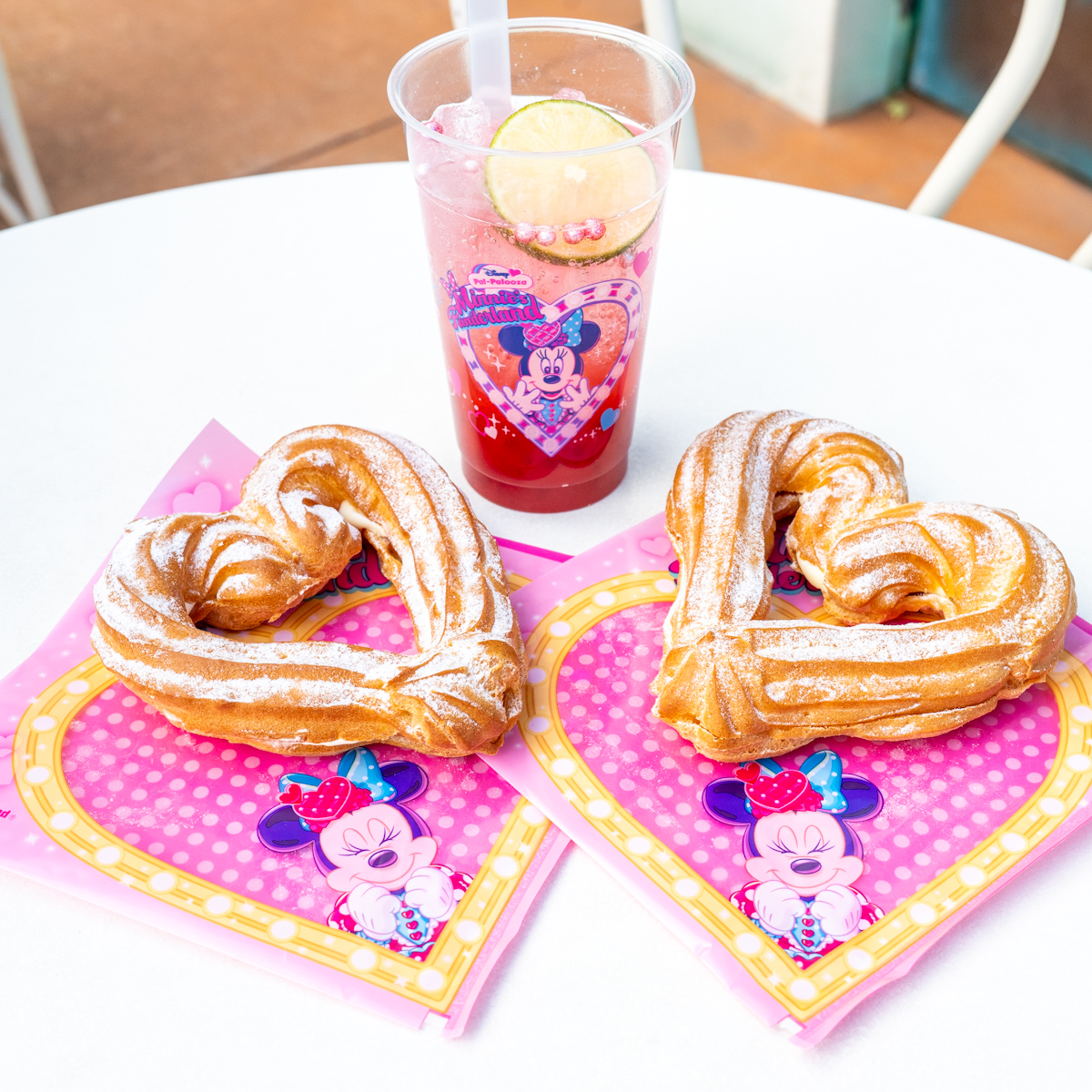 東京ディズニーランド”ミニーのファンダーランド”ハートのリングシュー（ストロベリー）