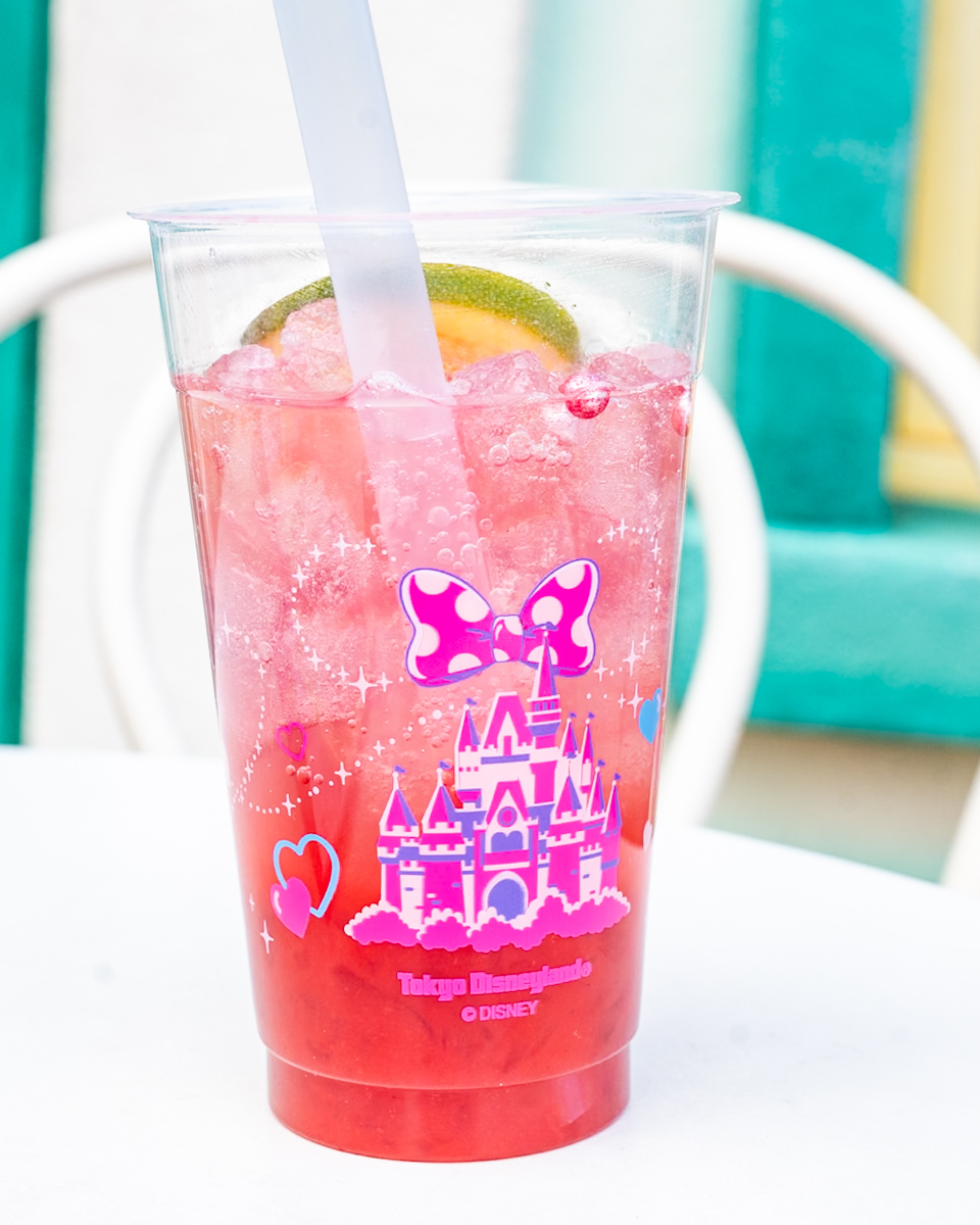 東京ディズニーランド「ディズニー・パルパルーザ”ミニーのファンダーランド”」スパークリングドリンク（ストロベリー＆ライチー）デザイン