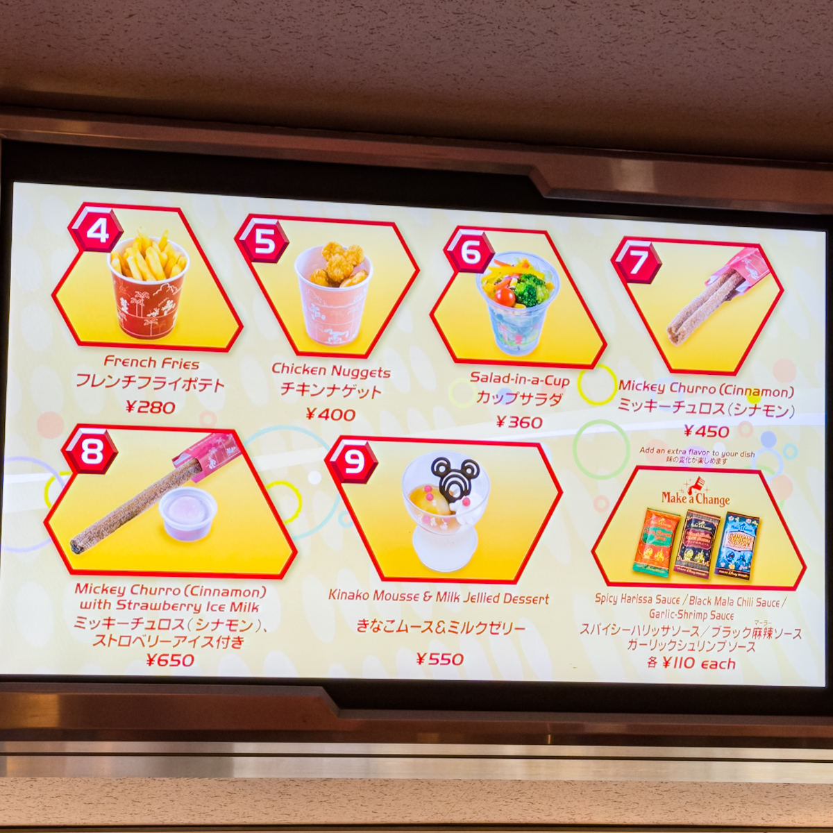 東京ディズニーランド「トゥモローランド・テラス」ミッキーチュロス（シナモン）、ストロベリーアイス　メニュー