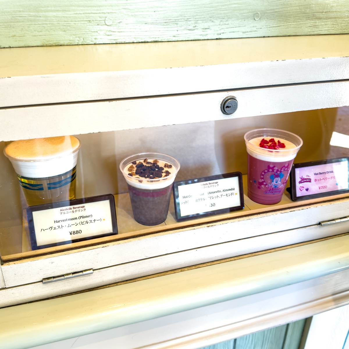 東京ディズニーランド「トルバドールタバン」"ミニーのファンダーランド”ホットカクテル（アマレット、アーモンド）メニュー表