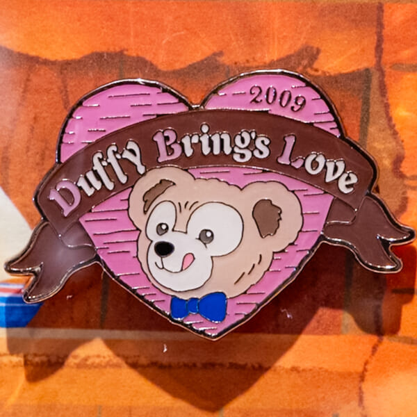 東京ディズニーシー「ダッフィー＆フレンズ20周年：カラフルハピネス」”マイ・メモリーズ・ウィズ・ダッフィー”スペシャルグッズ（ピンバッジセット）11