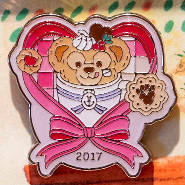 東京ディズニーシー「ダッフィー＆フレンズ20周年：カラフルハピネス」”マイ・メモリーズ・ウィズ・ダッフィー”スペシャルグッズ（ピンバッジセット）9