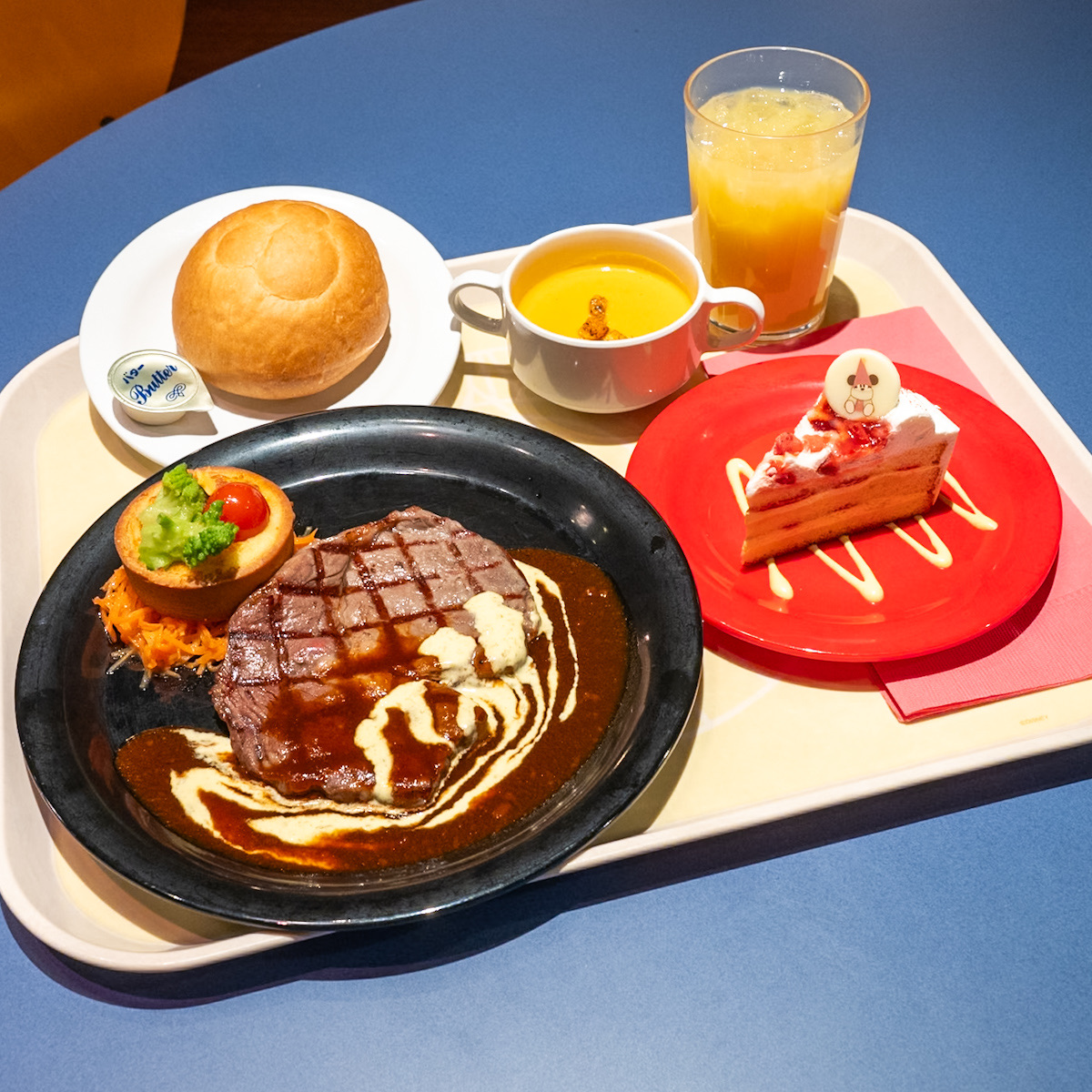 東京ディズニーシー「ホライズンベイ・レストラン」”ディズニー・クリスマス2025”スペシャルセット紹介