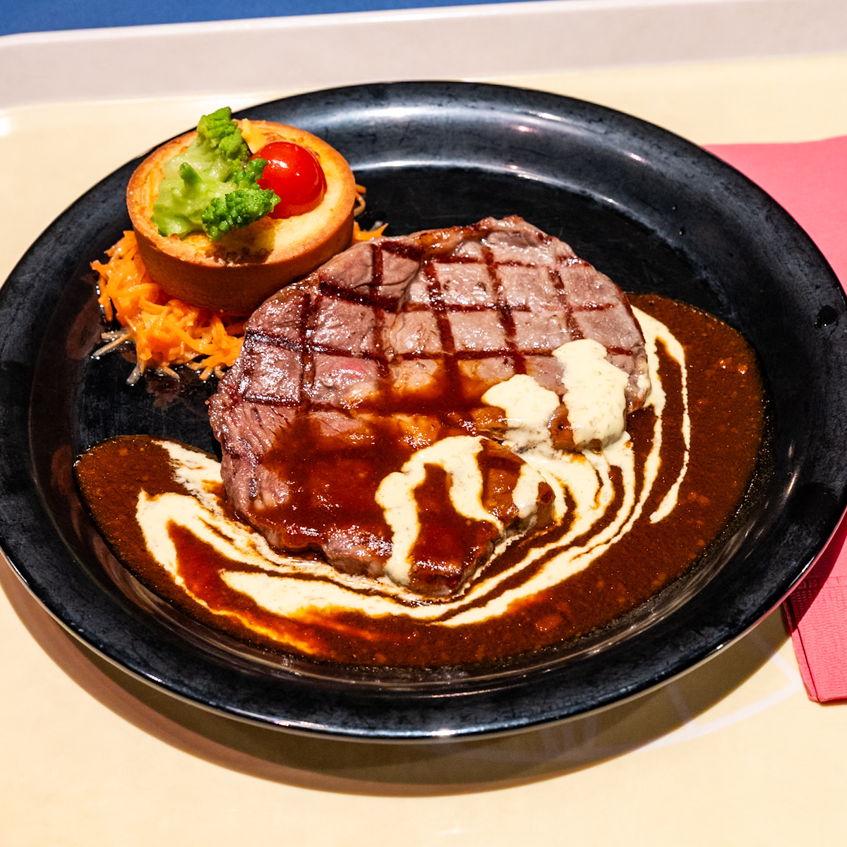 グリルドビーフ、グレイヴィー＆ベアルネーズソース