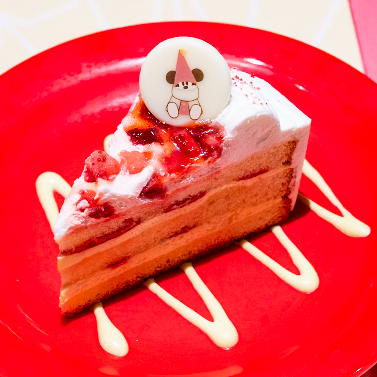 ストロベリーショートケーキ、ピスタチオソース