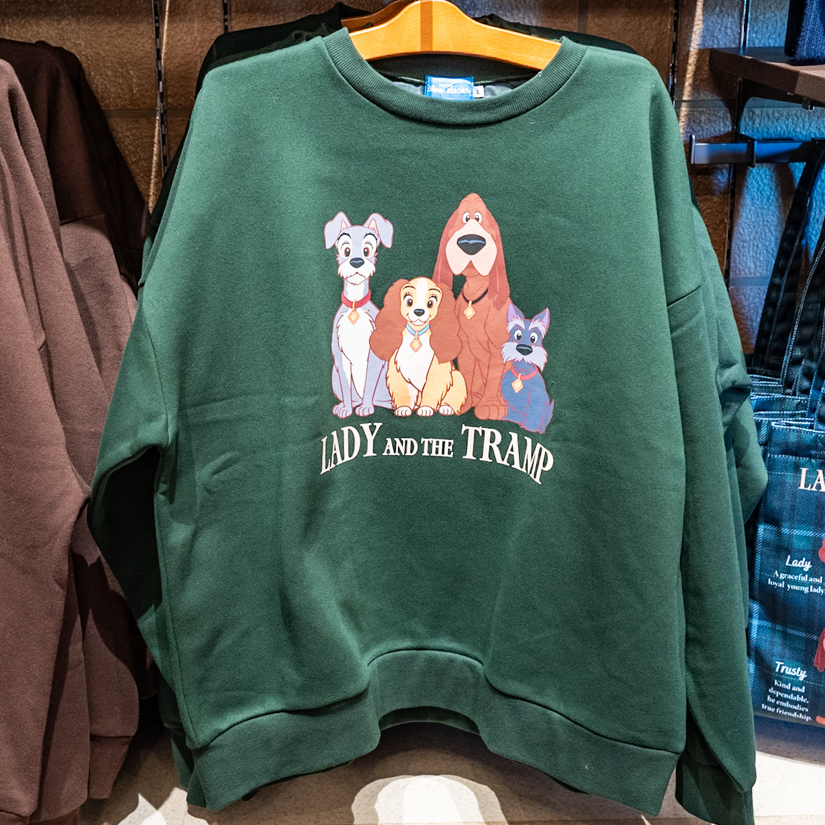 東京ディズニーランド「わんわん物語」グッズ・お土産　トレーナー　グリーン