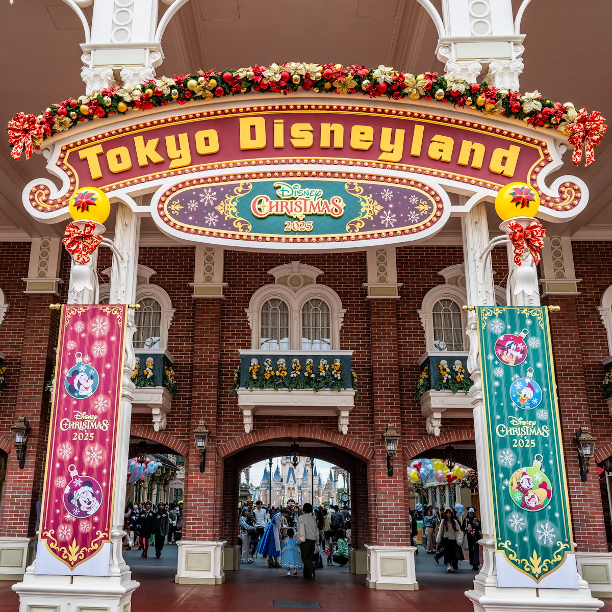東京ディズニーランド”ディズニー・クリスマス2025”デコレーション　バナー
