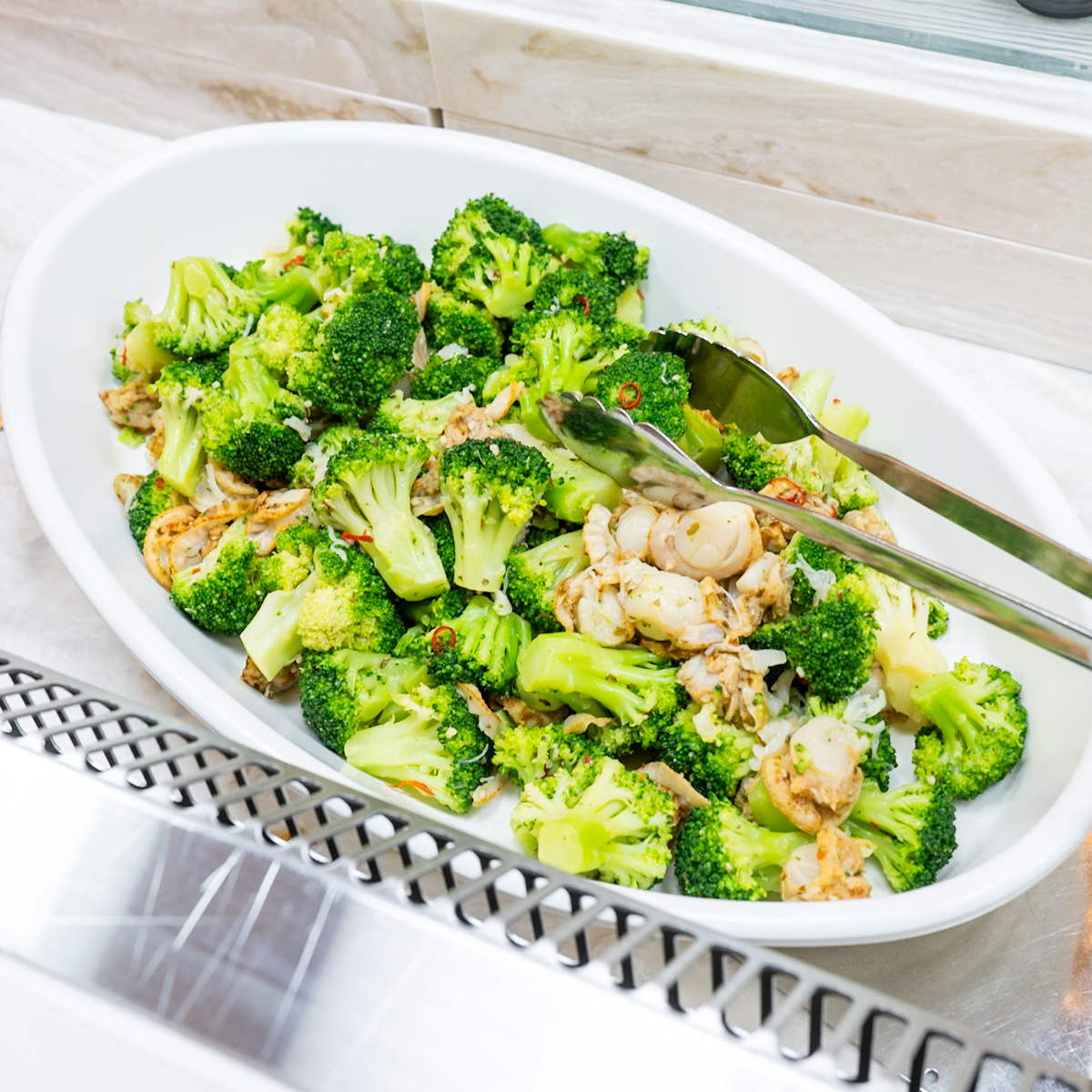 帆立貝とブロッコリーのガーリックオイルソース