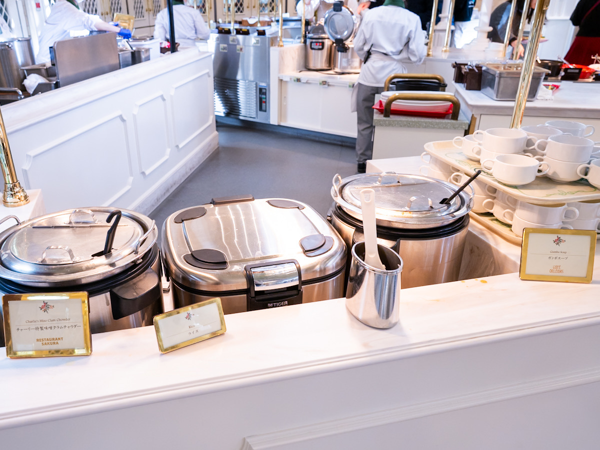 東京ディズニーランド「カフェ・オーリンズ」のガンボスープ、チャーリー特製味噌クラムチャウダー