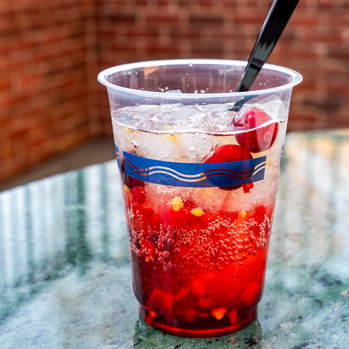 スパークリングカクテル(ウイスキー&ミックスベリー)