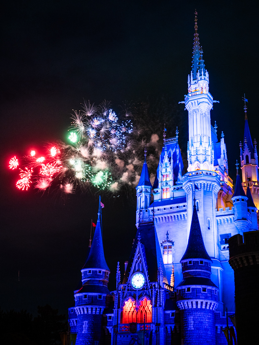 東京ディズニーランド、東京ディズニーシー年末年始限定の花火”ニューデイ、ニュードリームス”