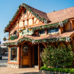 東京ディズニーランド”ディズニー・クリスマス2025”デコレーション　ビレッジショップス