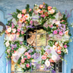 東京ディズニーランド”ディズニー・クリスマス2025”デコレーション　ラ・タベルヌ・ド・ガストン　リース