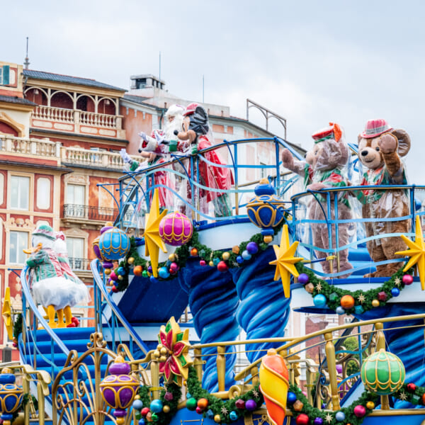 ミッキー、ミニー、サンタクロース、ダッフィー、シェリーメイ、ドナルド、デイジーレインコート