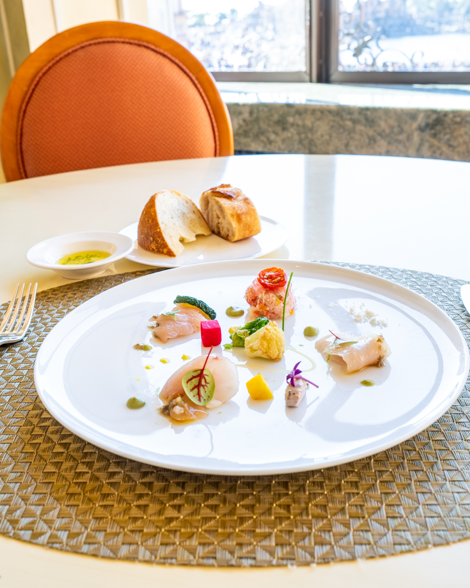 東京ディズニーシー・ホテルミラコスタ「ベッラヴィスタ・ラウンジ」”ディズニー・クリスマス2025”ランチコース