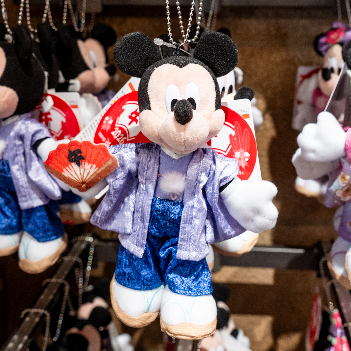 東京ディズニーランド2026お正月グッズ・お土産　ミッキーぬいぐるみバッジ