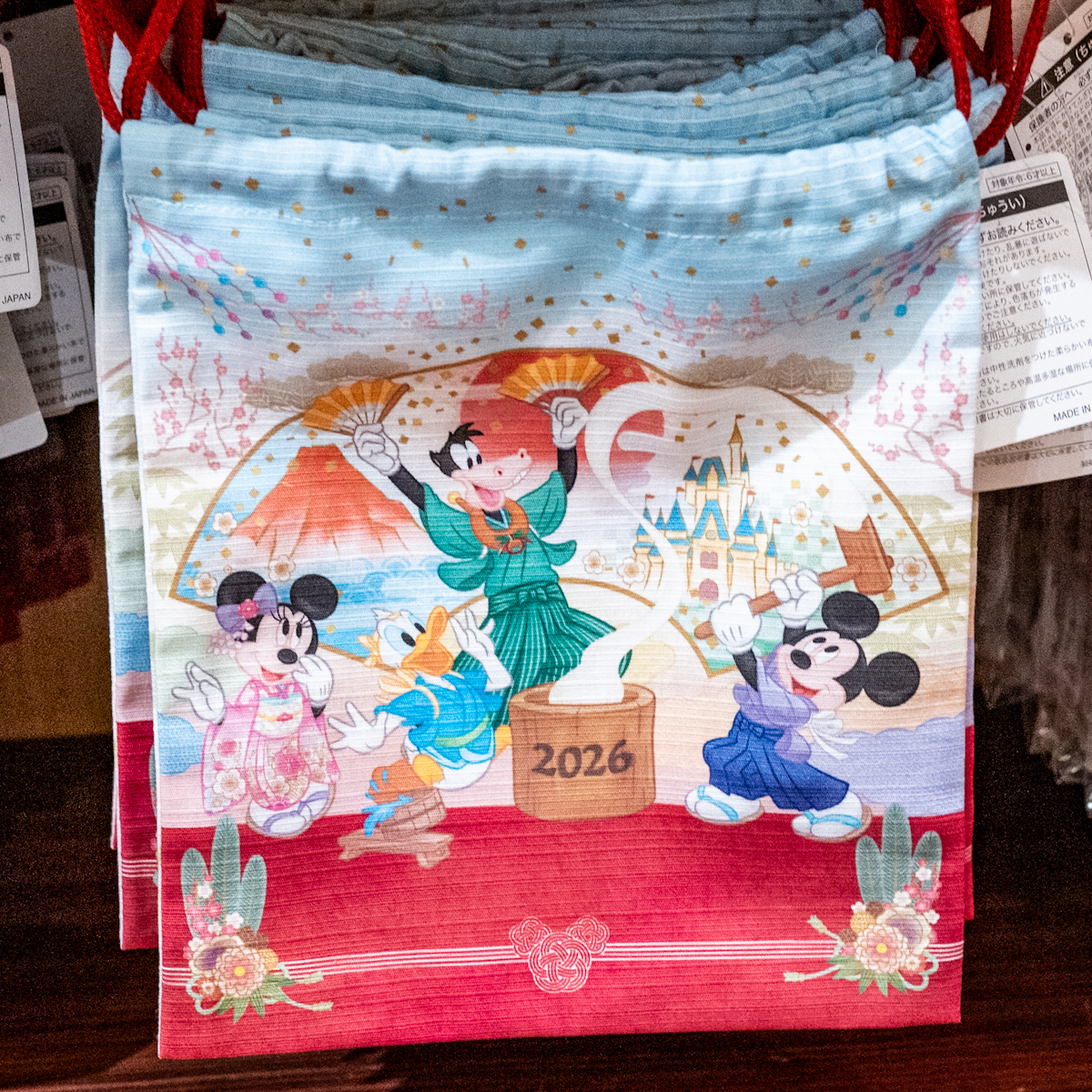 東京ディズニーランド2026お正月グッズ・お土産　きんちゃく