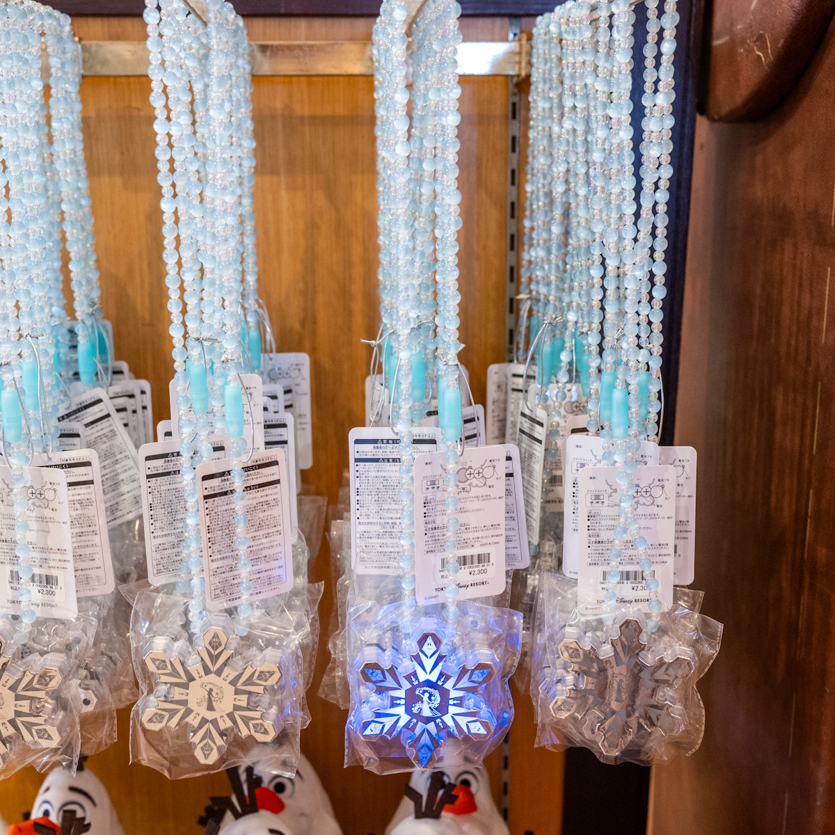 東京ディズニーランド『アナと雪の女王』エルサ光るおもちゃ（ネックレス）1