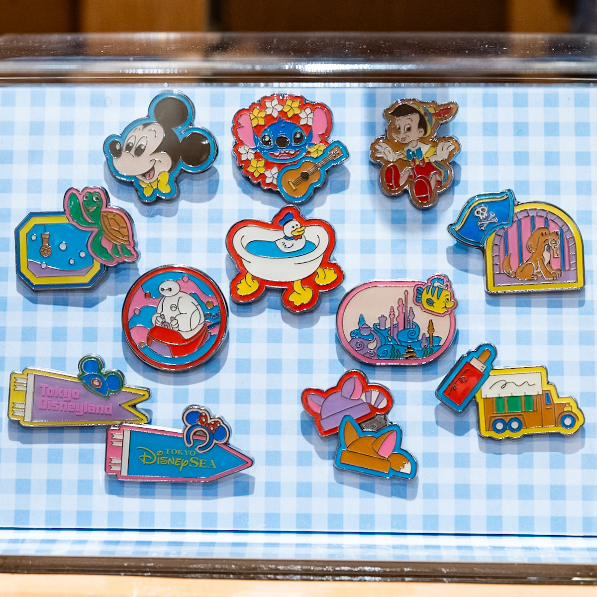 ピンバッジ ランダム