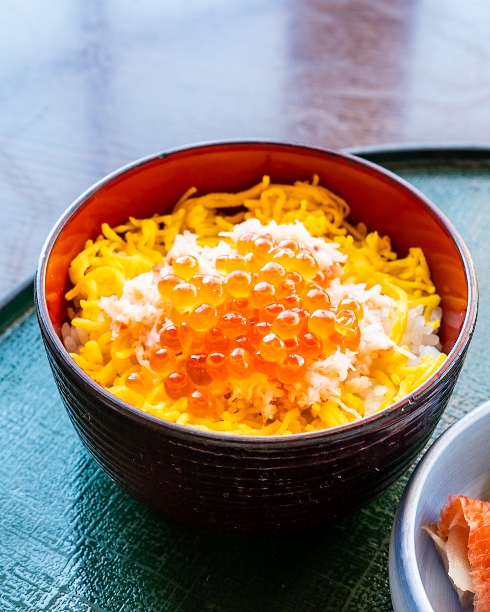 蟹とイクラのご飯