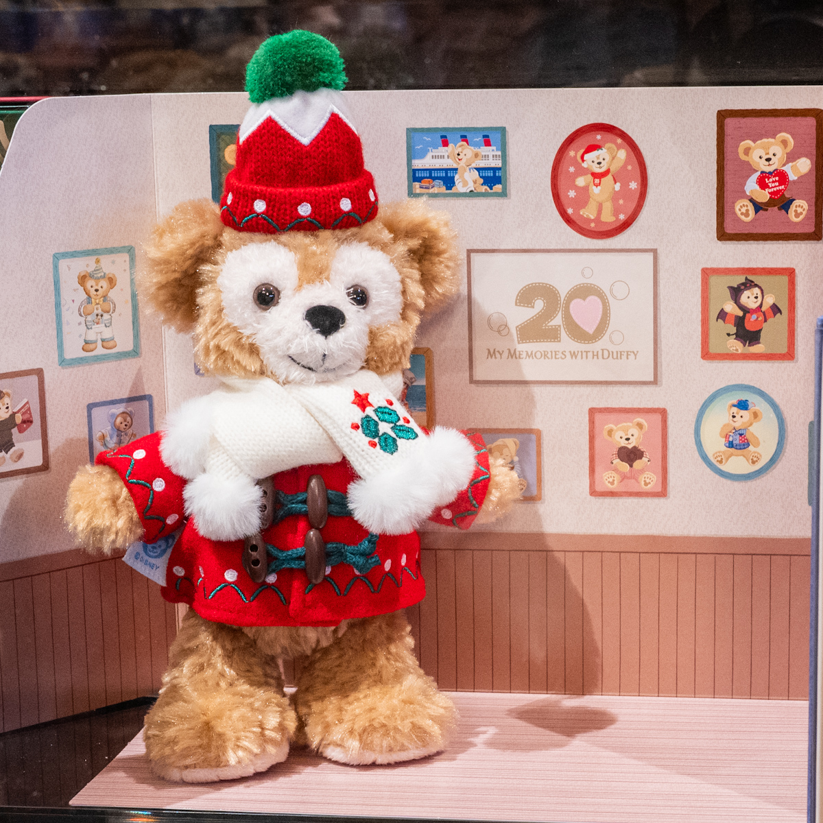 東京ディズニーシー「ダッフィー＆フレンズ20周年：カラフルハピネス」”マイ・メモリーズ・ウィズ・ダッフィー”スペシャルグッズ（アニバーサリー・セレクションBOX