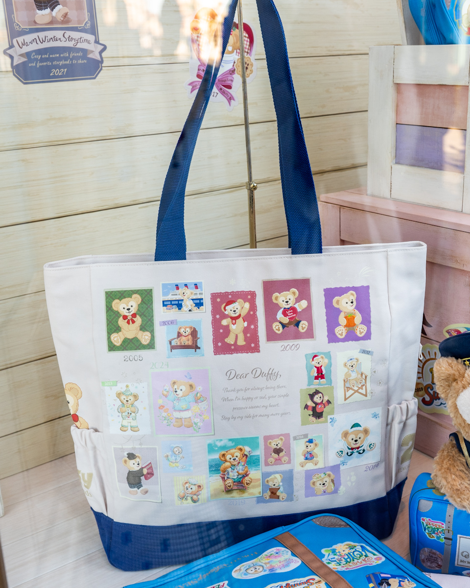 東京ディズニーシー「ダッフィー&フレンズ20周年:カラフルハピネス」”マイ・メモリーズ・ウィズ・ダッフィー”スペシャルグッズ トートバッグ