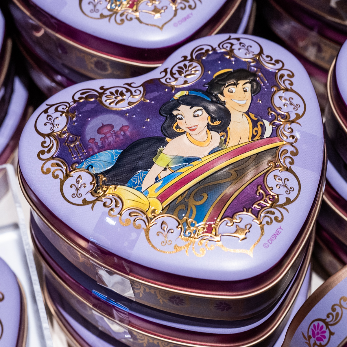 東京ディズニーランド『美女と野獣』『アラジン』グミ缶