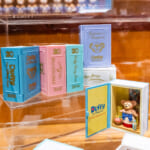 東京ディズニーシー「ダッフィー&フレンズ20周年:カラフルハピネス」”マイ・メモリーズ・ウィズ・ダッフィー”スペシャルグッズ フィギュア