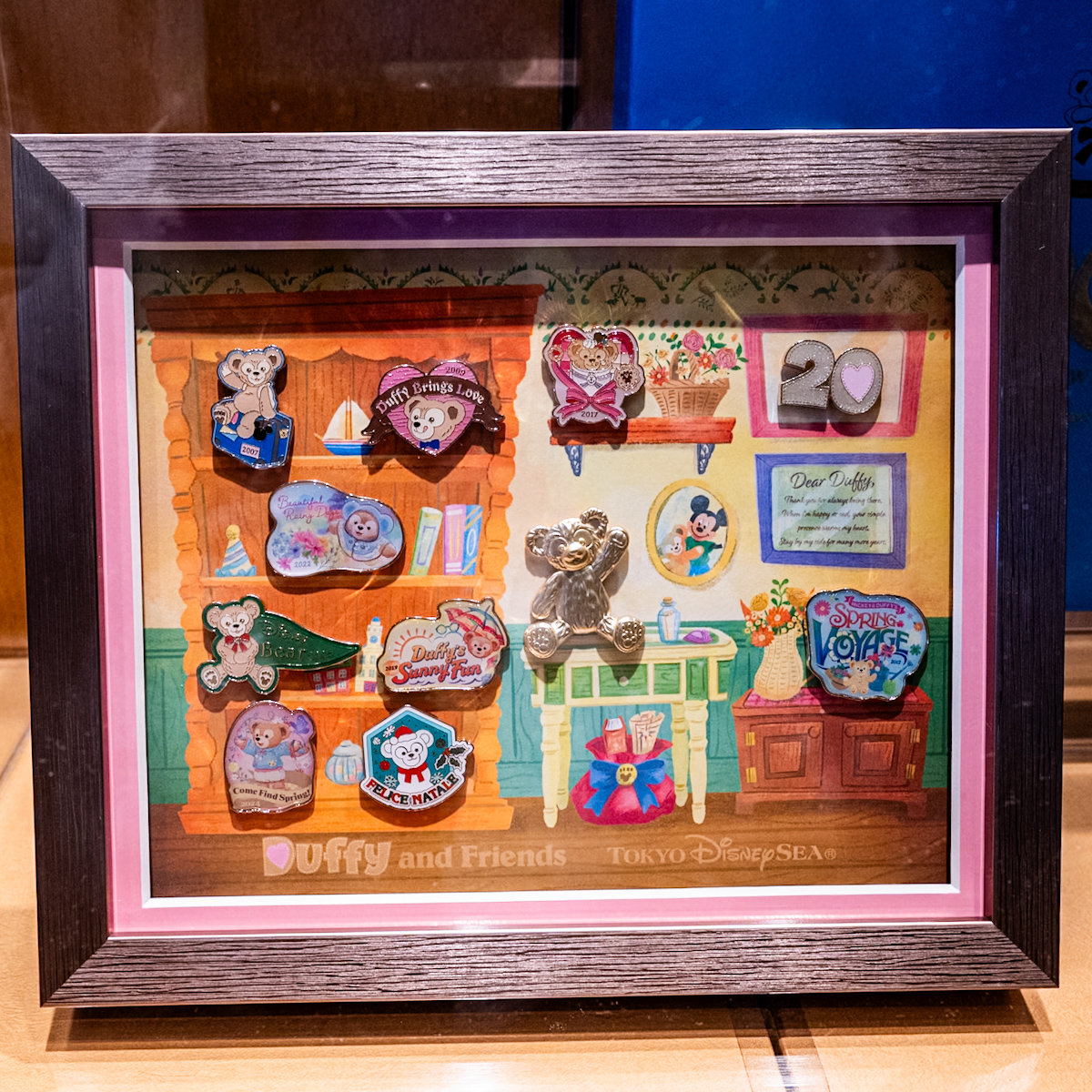 東京ディズニーシー「ダッフィー＆フレンズ20周年：カラフルハピネス」”マイ・メモリーズ・ウィズ・ダッフィー”スペシャルグッズ（ピンバッジセット）11個