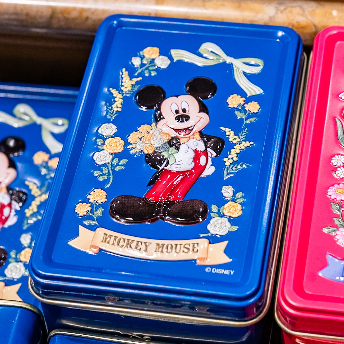 ミッキーマウスチョコレート缶