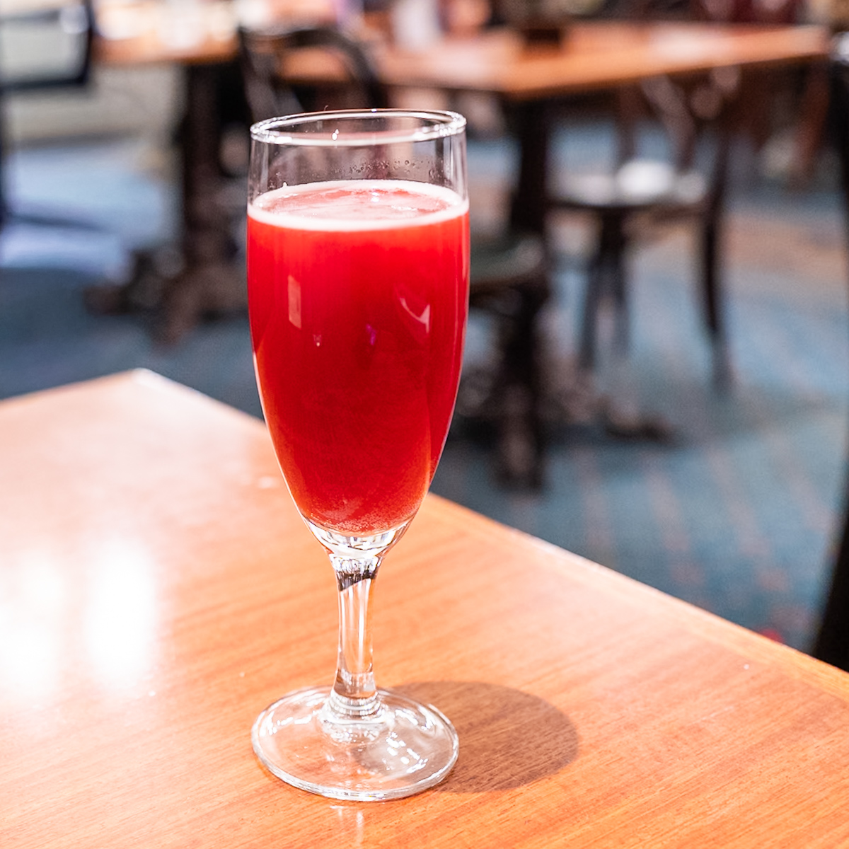 イーストサイド・カフェおすすめのカクテル スパークリングカクテル(ストロベリー)