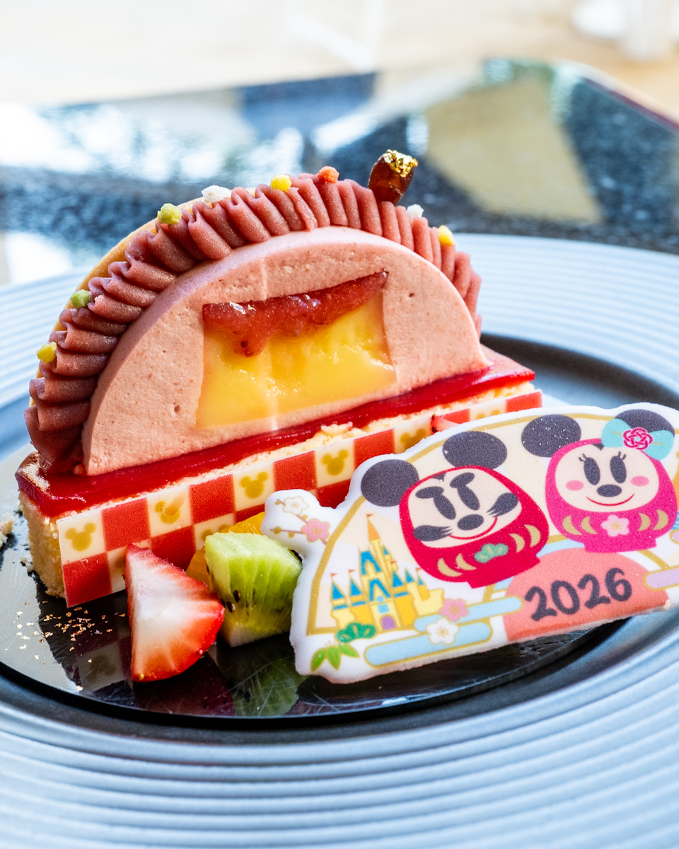 ハイピリオン・ラウンジ“イヤーエンド&ニューイヤー2025−2026”ケーキセット3