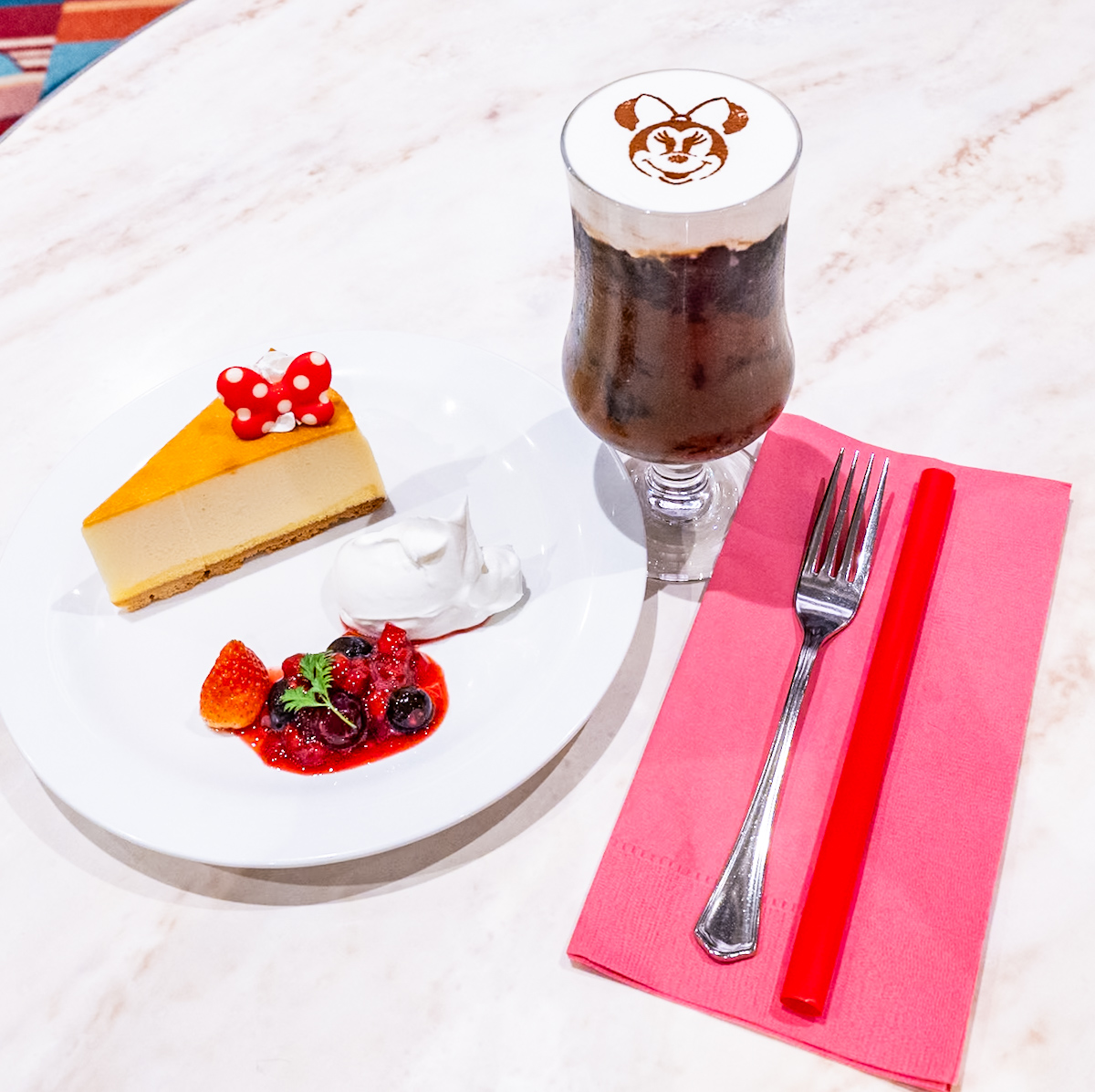 東京ディズニーランド「センターストリート・コーヒーハウス」【14:00～17:00限定】ミニーマウスデザートセット1