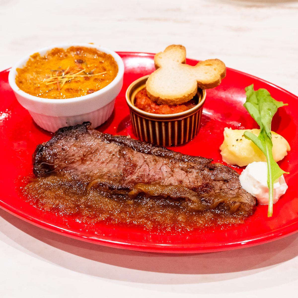 東京ディズニーランド「センターストリート・コーヒーハウス」 ステーキプレート1