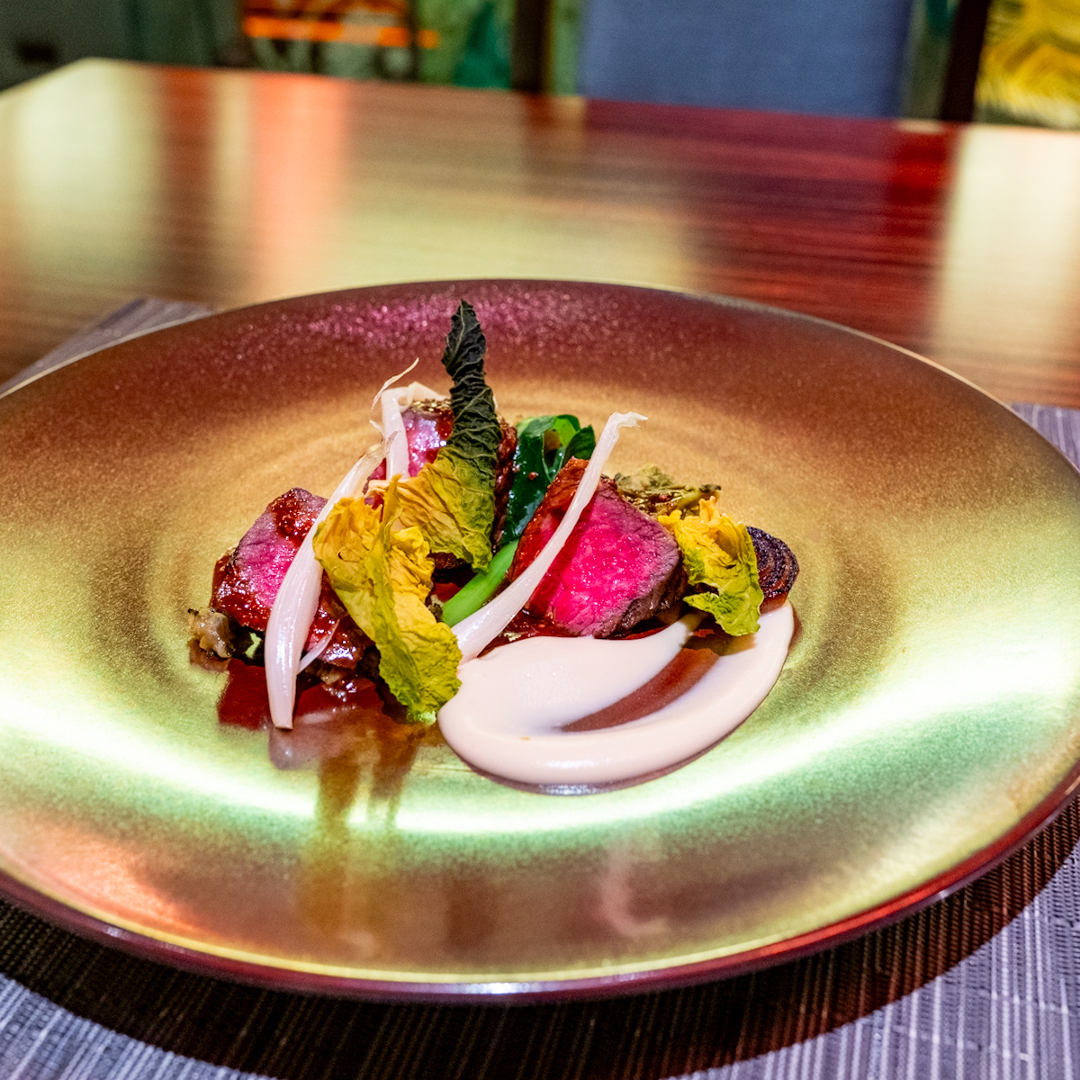 和牛ランプ肉のグリル　粒マスタードソース　堀川ごぼうとちりめんキャベツのブレゼ　