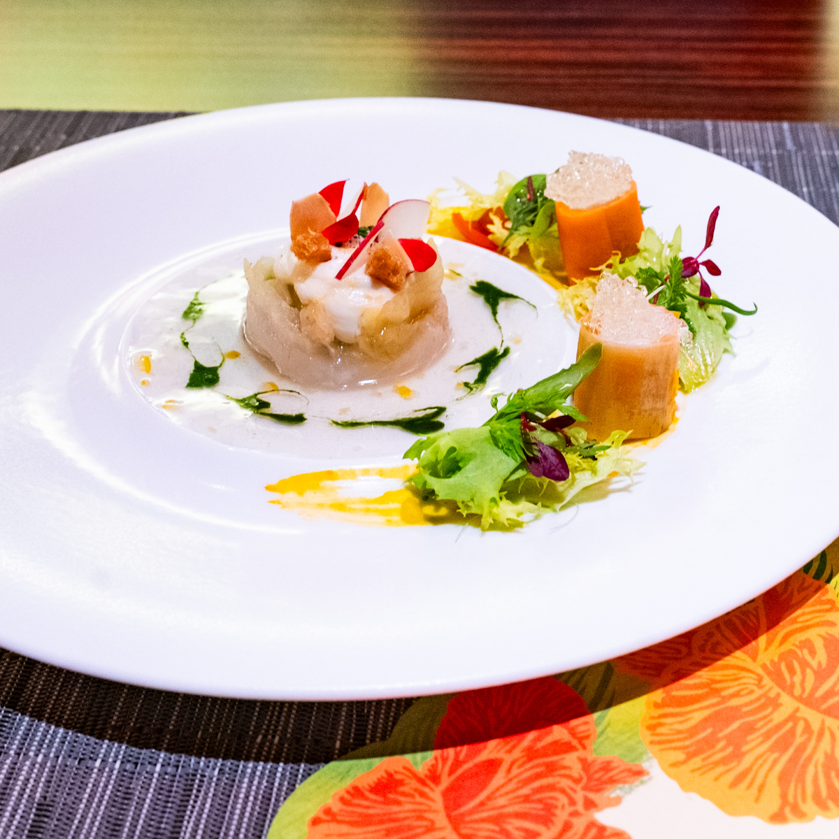 ホウボウのポワレと海老のサルサ　クミン香る春菊ピュレ