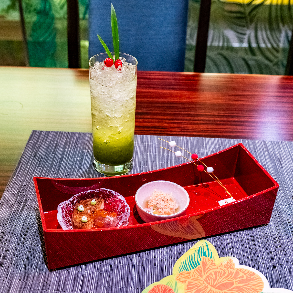 鮪のタルタルと車麩焼き　ズワイ蟹と壬生菜のお浸し