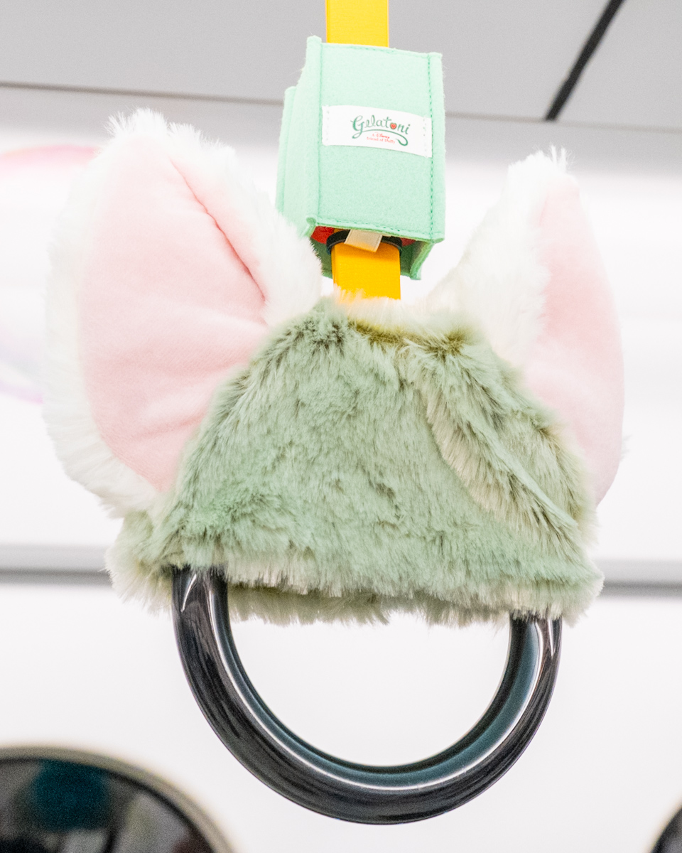 ジェラトーニ吊り革1