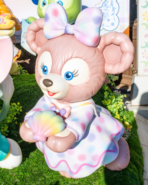 フォトスポット ダッフィー＆フレンズのハートフェルト・レターズ・オブ・フレンドシップデザイン　シェリーメイ