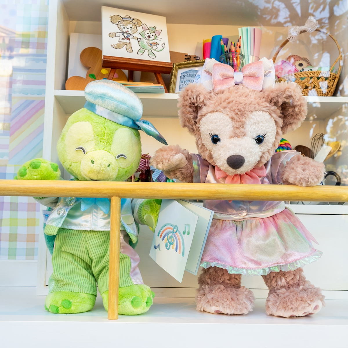 東京ディズニーシー「ダッフィー＆フレンズのハートフェルト・レターズ・オブ・フレンドシップ」スペシャルグッズ　マクダックス・デパートメントストア　デコレーション上