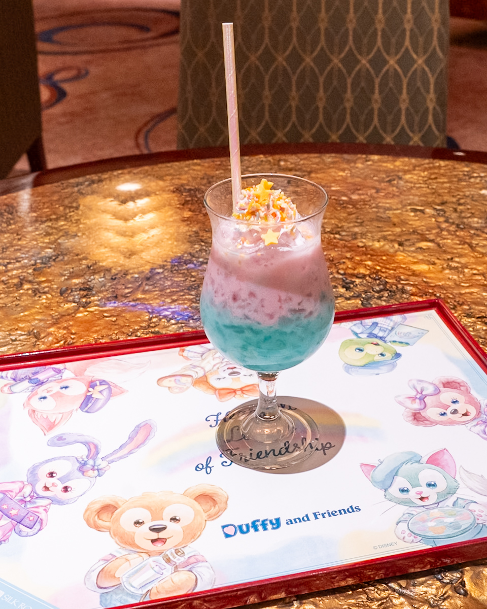 “ダッフィー&フレンズのハートフェルト・レターズ・オブ・フレンドシップ”スペシャルドリンク(ランチ)