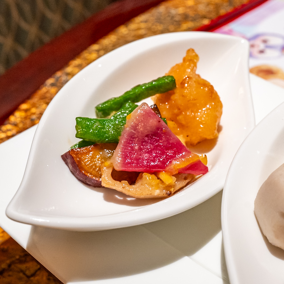 イセエビとツブ貝の炒め 柚子の香り