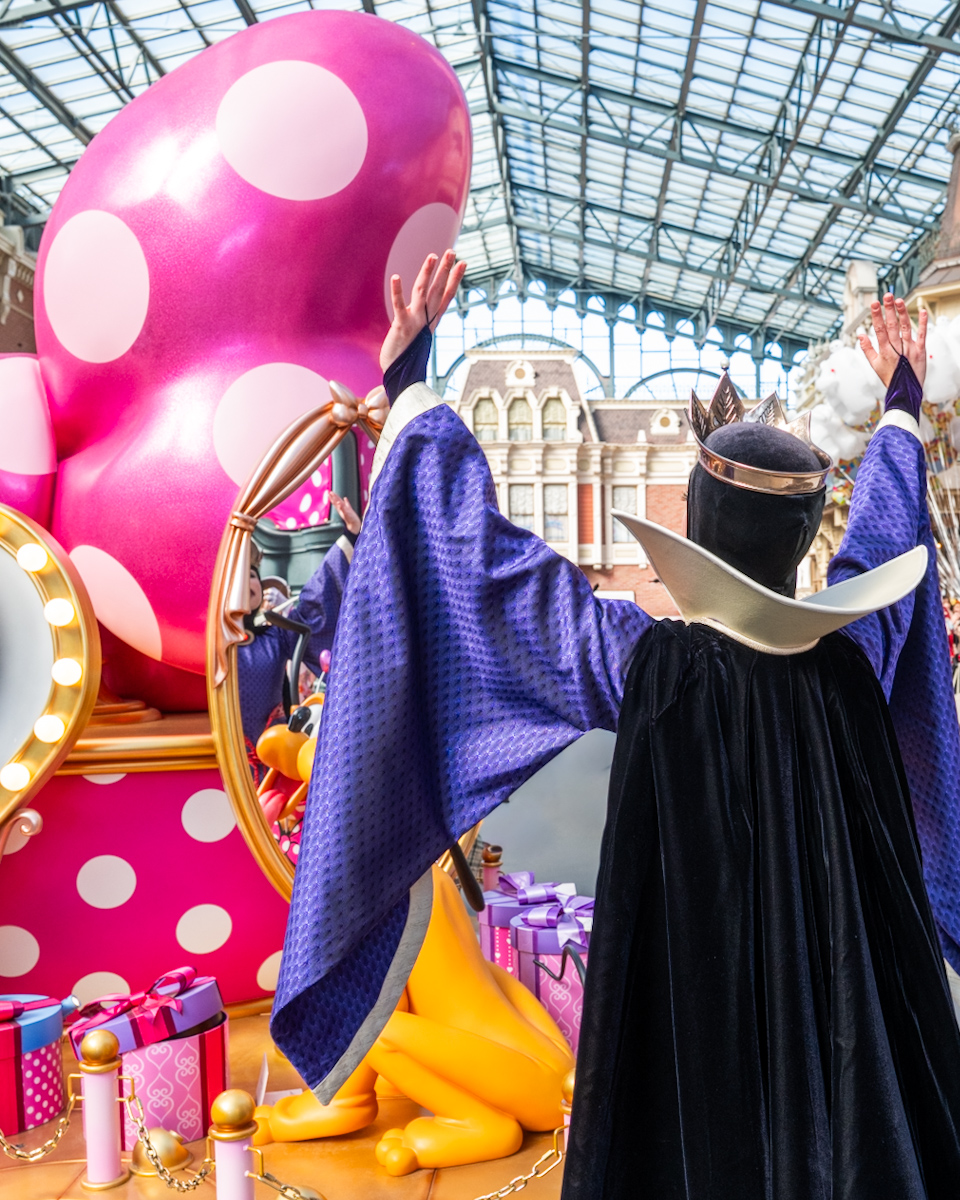 東京ディズニーランド「ディズニー・パルパルーザ”ミニーのファンダーランド”」2026デコレーション 女王とミラー