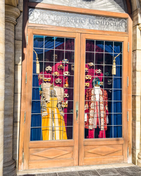 カーニバルドレス、マスクの装飾