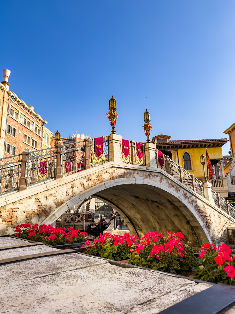 東京ディズニーシー「ディズニーストーリービヨンド」第3弾「パラッツォ・カナル」デコレーション