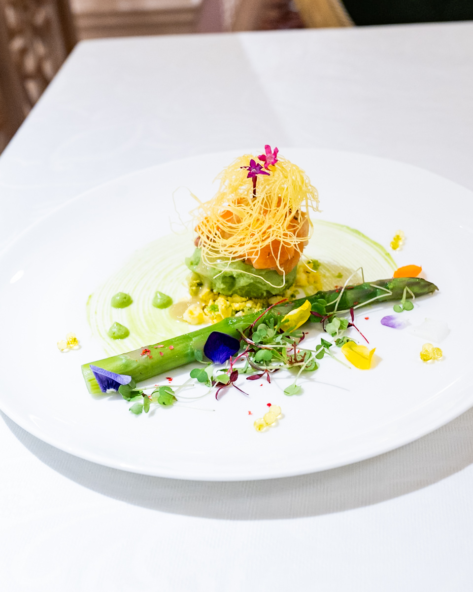 サーモントラウトとズワイ蟹のミモザ風サラダ