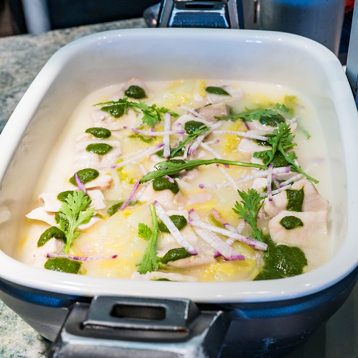 白身魚のスチーム　春菊ジェノヴェーゼソース