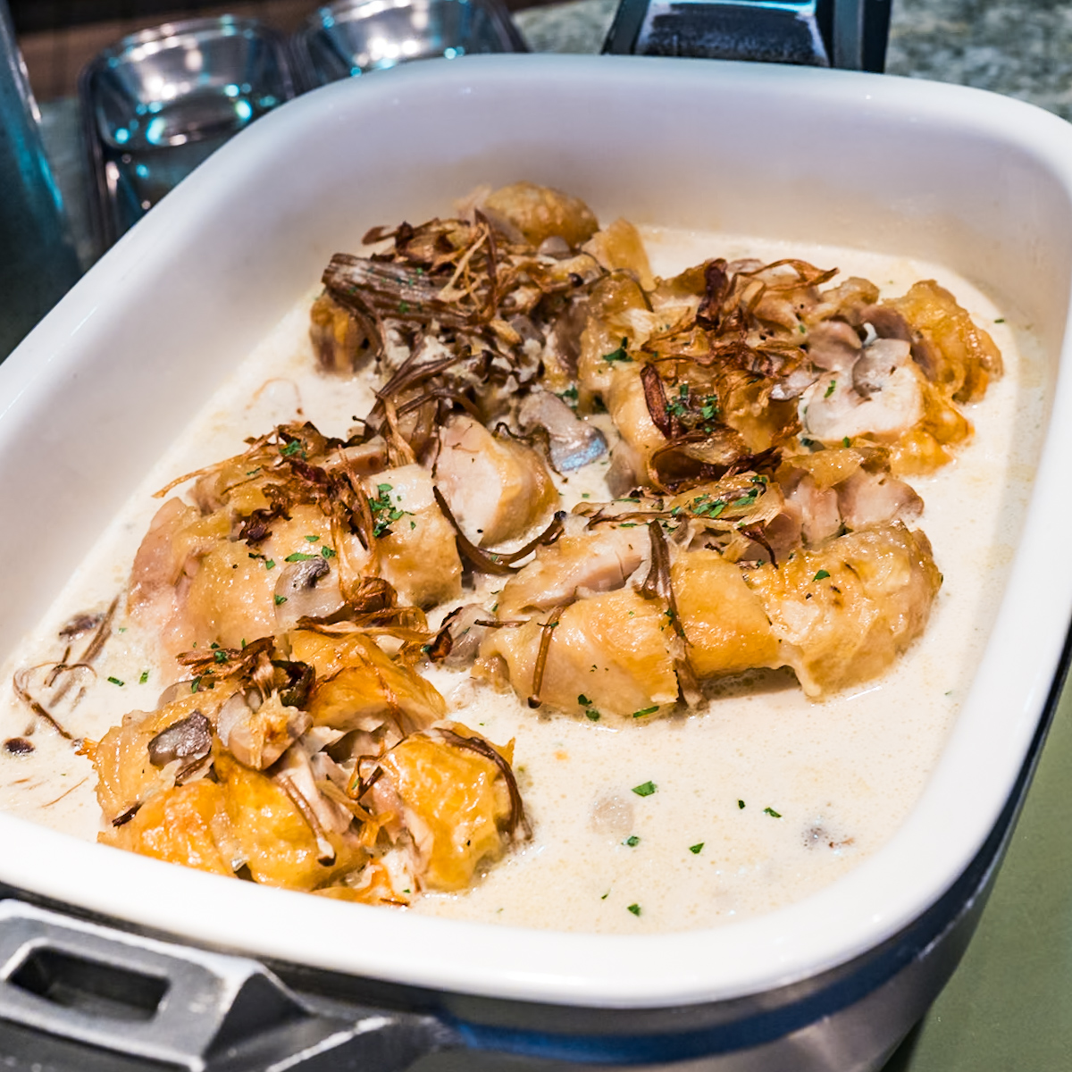 チキンのロースト　キノコクリームソース