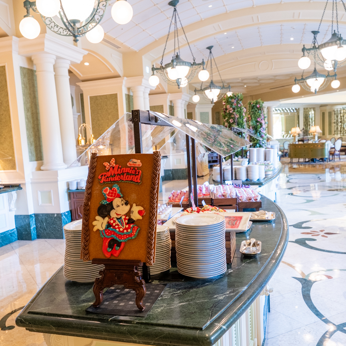 東京ディズニーランドホテル「シャーウッドガーデン・レストラン」ディズニー・パルパルーザ”ミニーのファンダーランドスペシャルブッフェ　デコレーション