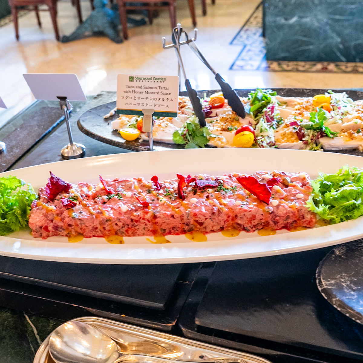 マグロとサーモンのタルタル　ハニーマスタードソース